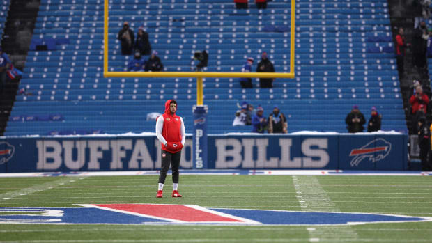 Kansas City Chiefs Patrick Mahomes looks over the field after walking the length of the field. © Tina MacIntyre-Yee /Rochester Democrat and Chronicle / USA TODAY NETWORK