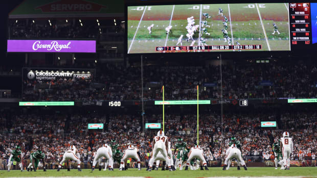 Dec 28, 2023; Cleveland, Ohio, USA; Cleveland Browns and New York Jets players await at the line of scrimmage pre snap during the first half at Cleveland Browns Stadium. Mandatory Credit: Scott Galvin-USA TODAY Sports