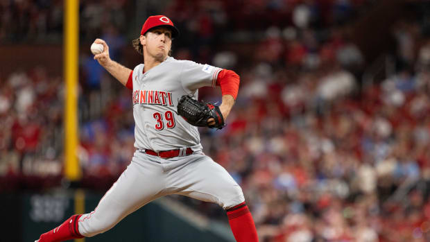 Sep 30, 2023; St. Louis, Missouri, USA; Cincinnati Reds relief pitcher Lucas Sims (39) pitches against the St. Louis Cardinals in the sixth inning at Busch Stadium. Mandatory Credit: Zach Dalin-USA TODAY Sports  