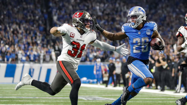 Detroit Lions running back Jahmyr Gibbs (26) runs for a touchdown against Tampa Bay Buccaneers safety Antoine Winfield Jr. (31) during the second half of the NFC divisional round at Ford Field in Detroit on Sunday, Jan. 21, 2024.