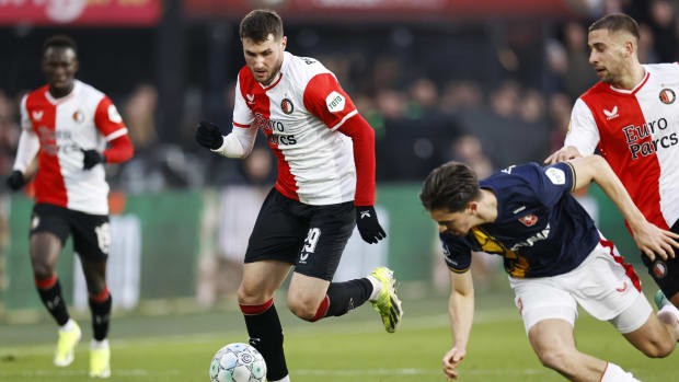 Empate del Feyenoord de Santiago Giménez