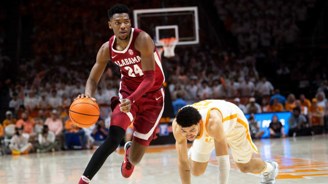 Alabama forward Brandon Miller (24) drives to the basket during a basketball game between the Tennessee Volunteers and the Alabama Crimson Tide held at Thompson-Boling Arena in Knoxville, Tenn., on Wednesday, Feb. 15, 2023.
