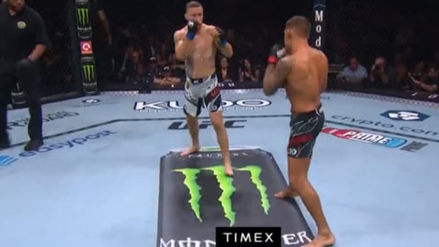 Dustin Poirier and Justin Gaethje start their rematch at UFC 291.