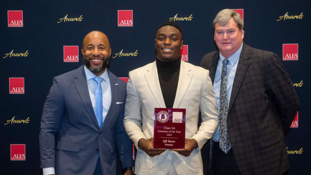 Class 5A lineman of the year Ramsay s QB Reese poses with Brandon Dean, director of Alabama High School Athletic Directors and Coaches Association, left, and Alfa Insurance s Scott Stricklin, right, during the Alabama Sports Writers Association s players of the year banquet at Renaissance Hotel in Montgomery, Ala., on Tuesday, Jan. 30, 2024.