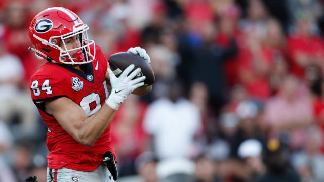 Georgia wide receiver Ladd McConkey (84) pulls in a pass from Georgia quarterback Carson Beck (15) during the second half of a NCAA college football game against Missouri in Athens, Ga., on Saturday, Nov. 4, 2023. Georgia won 30-21.  