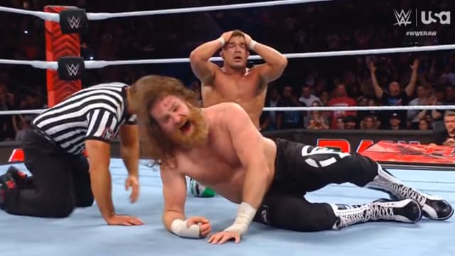 Sami Zayn pins Chad Gable in the gauntlet match to earn title shot at WrestleMania 40.