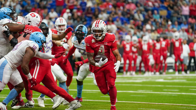 May 13, 2023; San Antonio, TX, USA; DC Defenders running back Abram Smith (4) runs in for a touchdown in the first half against the Arlington Renegades at the Alamodome. Mandatory Credit: Daniel Dunn-USA TODAY Sports  