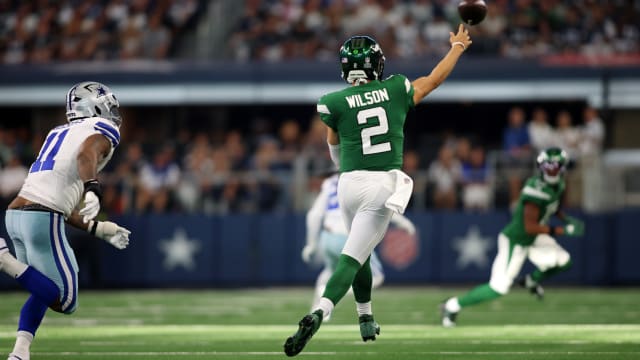Jets' QB Zach Wilson (2) throws on the run vs. the Cowboys