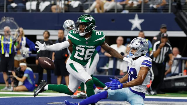 Jets' CB Brandin Echols (26) defends a pass against the Cowboys