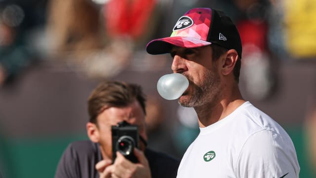 Rehabbing Jets' QB Aaron Rodgers prior to the Week 6 game against the Eagles