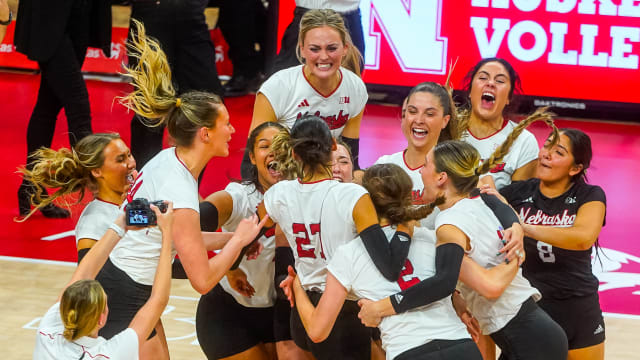 2023 Nebraska celebrates volleyball win vs. Wisconsin USATSI_21708128