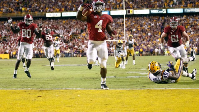 Alabama Crimson Tide running back T.J. Yeldon (4) scores a touchdown during the fourth quarter against the LSU Tigers at Tiger Stadium. Alabama defeated LSU 21-17.