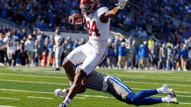Alabama Crimson Tide tight end Amari Niblack (84) runs into the end zone for a touchdown during the first quarter against the Kentucky Wildcats at Kroger Field.