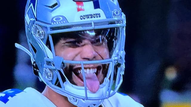 Dak Prescott and the Dallas Cowboys win the NFC East by beating the  Commanders 38-10 – KTSM 9 News