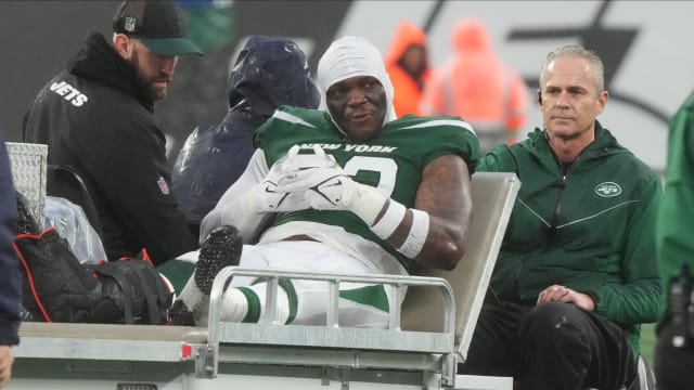 Jets' DT Perrion Winfrey carted to the locker room after injuring his foot vs. Atlanta