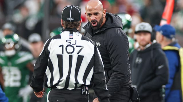 Jets' head coach Robert Saleh voices displeasure toward an official in Week 16