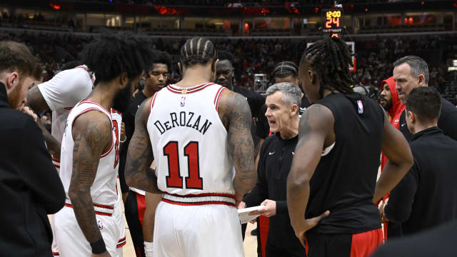 December 28, 2023; Chicago Bulls head coach Billy Donovan talks with the team before the game against the Indiana Pacers at United Center