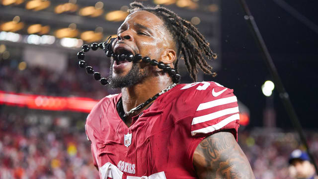 49ers linebacker Dre Greenlaw celebrates win over Packers