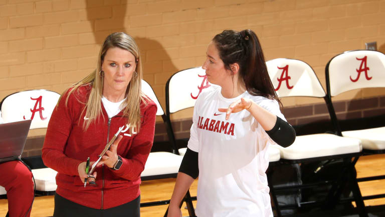 Alabama Volleyball’s Lindsey Devine Resigns as Head Coach