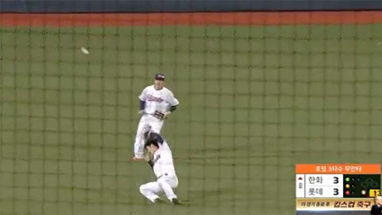 Pop Fly Bounces Off Korean League Shortstop's Head, Caught by Teammate