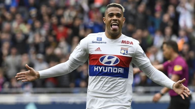 Real Madrid Considering Late Swoop to Hijack Signing of Lyon Starlet Mariano From La Liga Rivals