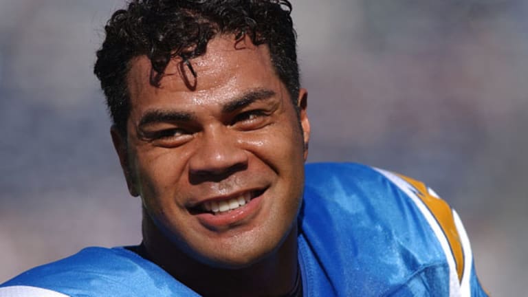Junior Seau's Family Reaches Settlement With NFL Over Wrongful Death Lawsuit