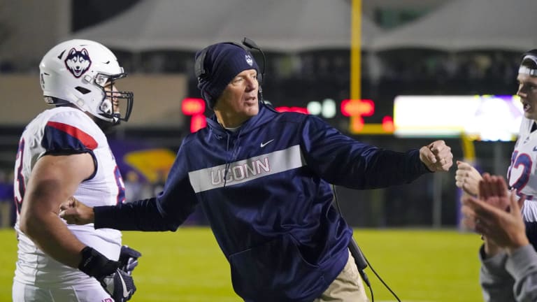 A JERSEY GUY: UConn: Life Without FB? Relaxed.