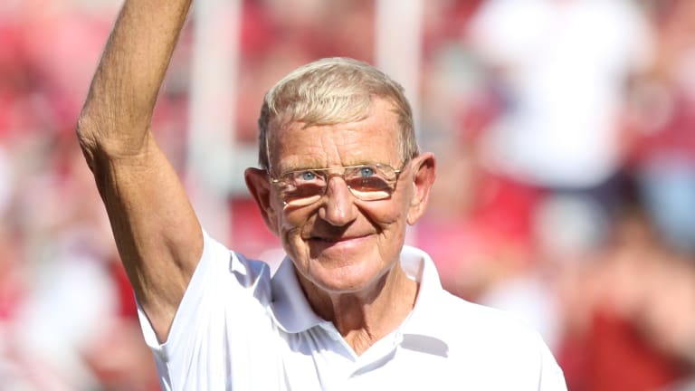 Lou Holtz Beautifully Illustrates Flaw In 'Bring Back Football' Arguments