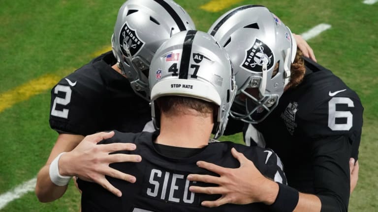 Long Snapper Trent Sieg Re-Signs With the Raiders