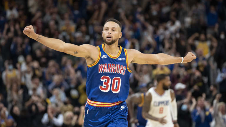 The Steph Wiggle? Here's The New Move Steph Curry Displayed In The Warriors  Win Over The 76ers - Fastbreak on FanNation