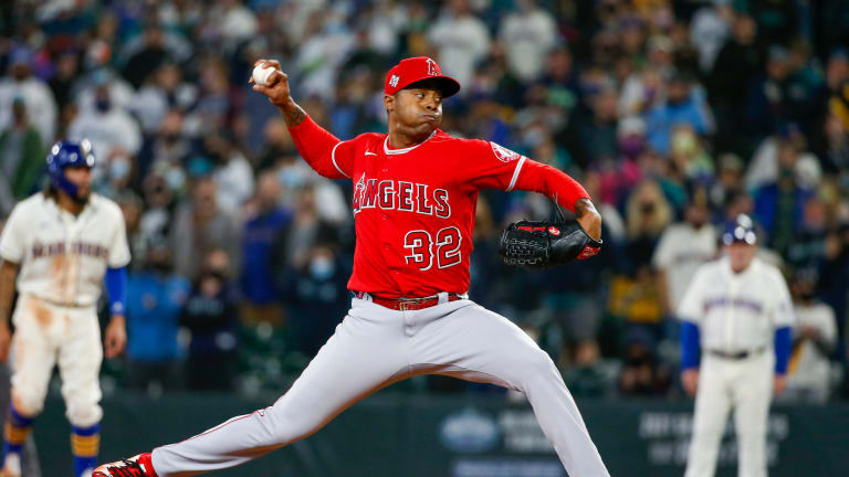 With Neris Leaving, the Phillies Must Pursue Iglesias