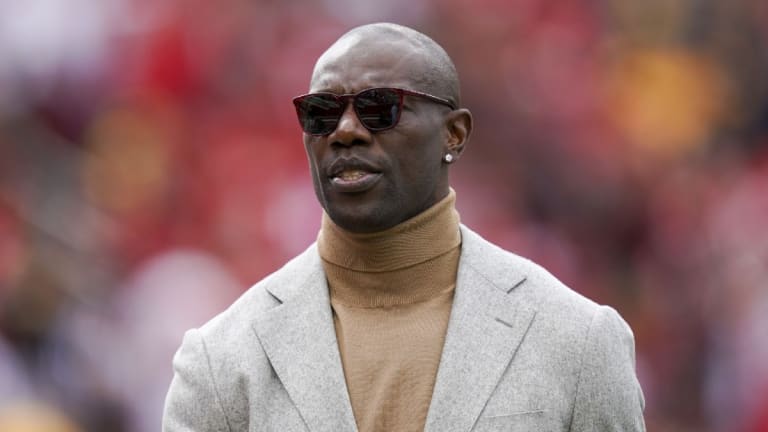 Terrell Owens Makes Pitch to Join Buccaneers, Replace Antonio Brown
