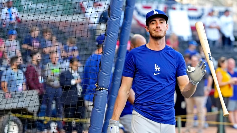 Dodgers: Cody Bellinger Gifts Alex Wood a Very Unique Baseball Bat