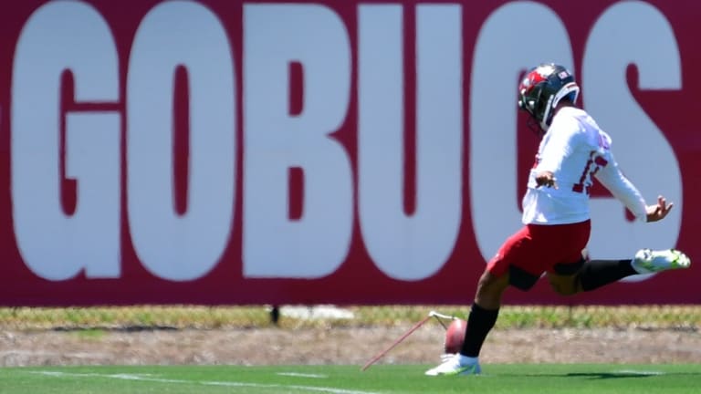 Buccaneers Sign 10 Players to Future Contracts