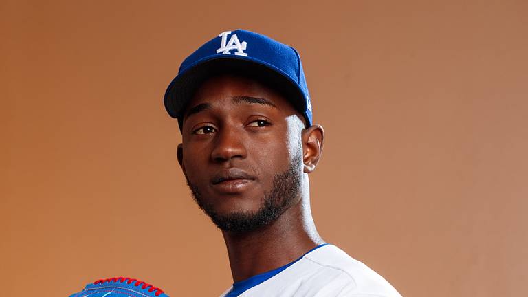 Dodgers: Yadier Alvarez Back with LA 