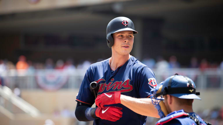 Twins robe up to take opener against Tigers