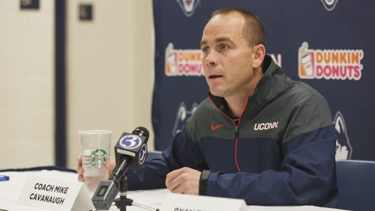 Cavanaugh Shares Spirit with 'UConn way' at Coaches Road Show