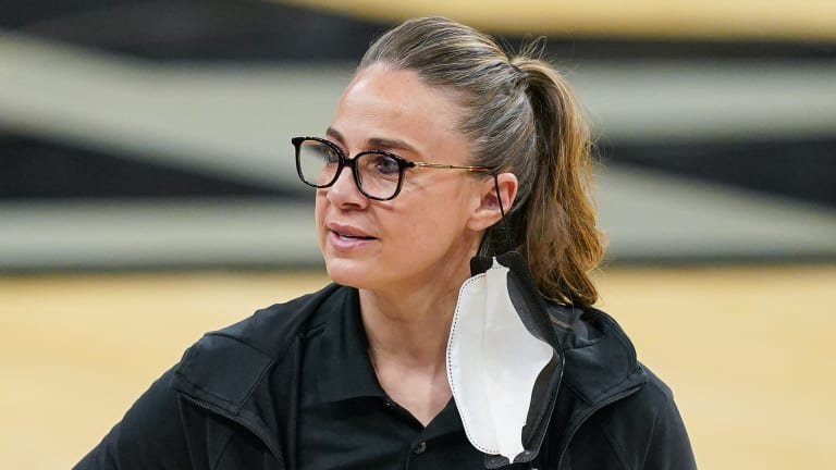 Report: Blazers' Background on Becky Hammon 'Not Complimentary' of Coaching Abilities