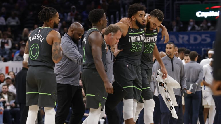 Karl-Anthony Towns leaves Wolves game with leg injury
