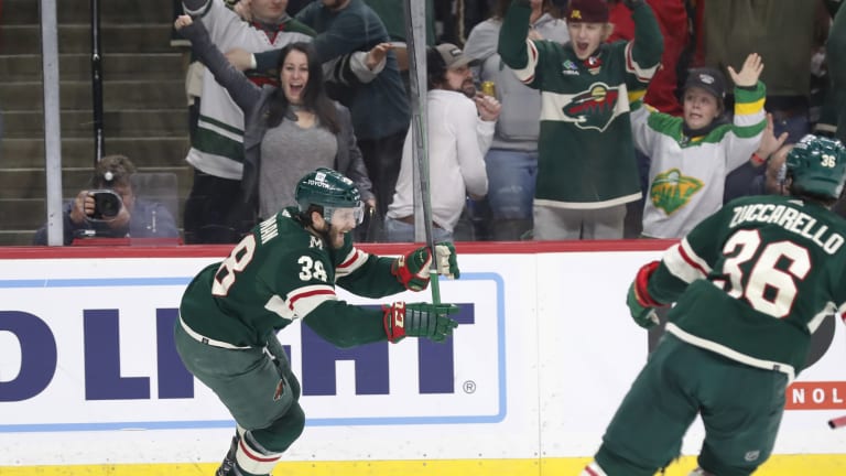 Wild back in 1st place after win over Blackhawks