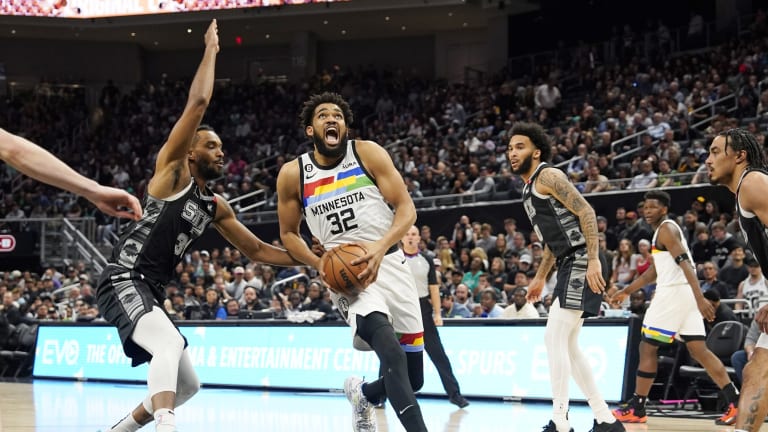 Timberwolves' 3-point barrage vs. Spurs sets up Sunday showdown with Pelicans