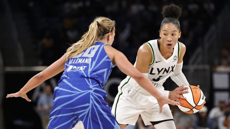 Aerial Powers posts double-double, Lynx beat WNBA's best in Chicago