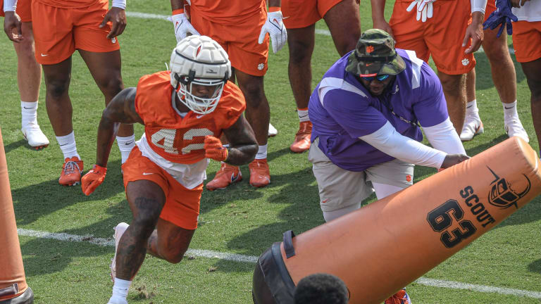 Clemson Tigers are Taking 'WWE Tag Team' Approach to Linebacker Rotation