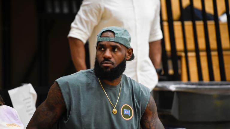 Lakers: Watch LeBron James' Wife Savannah Lose It on Superstar Over Track Suit