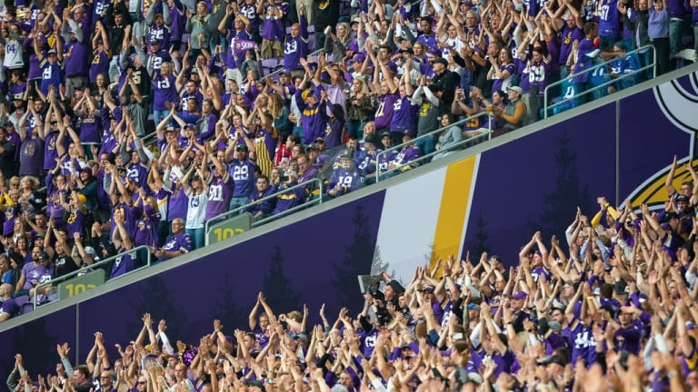 Pat McAfee raves about Vikings' stadium, tough Minnesota fans