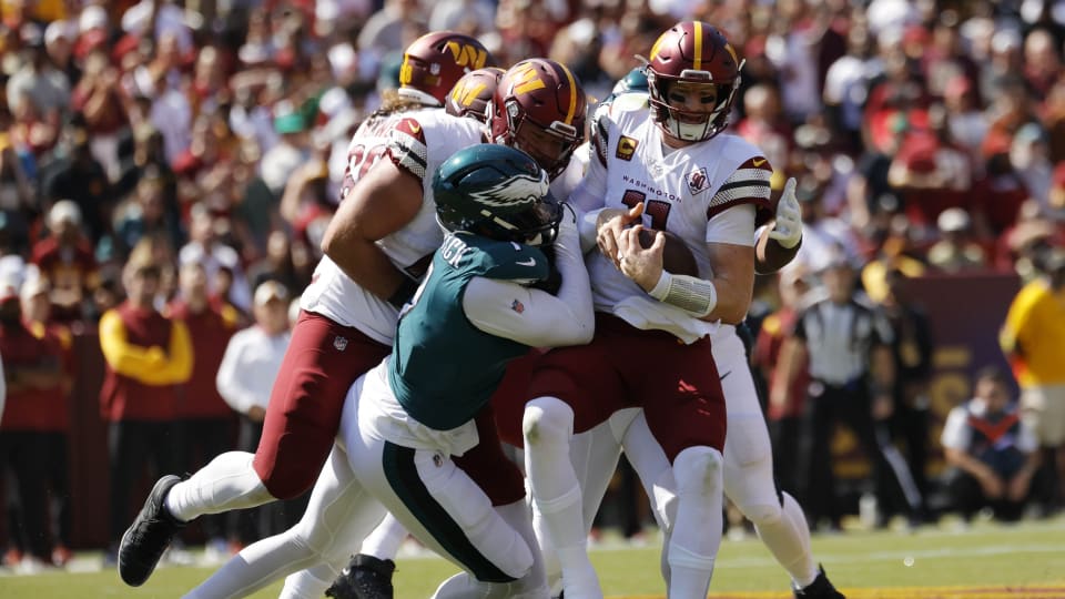 Fletcher Cox Set Early Tone for Eagles' Sack Attack of Carson Wentz