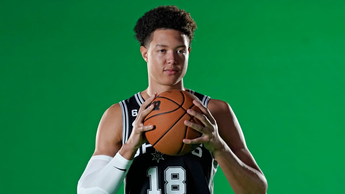 Food Bank event meaningful for Spurs' Isaiah Roby, mother