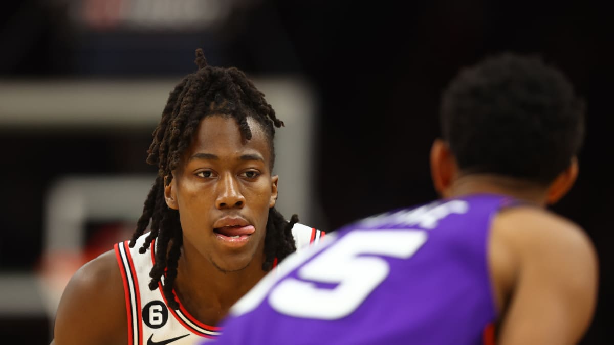 Chicago Bulls officially re-sign Ayo Dosunmu - Sports Illustrated Chicago  Bulls News, Analysis and More