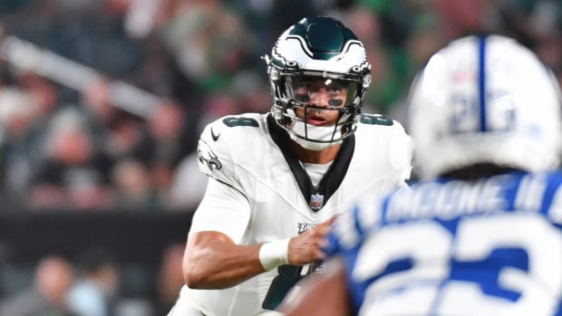 Philadelphia Eagles quarterback Marcus Mariota (8) looks for a receiver against the Indianapolis Colts during the first quarter at Lincoln Financial Field. Mandatory Credit: Eric Hartline-USA TODAY Sports