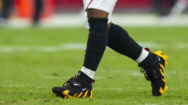 Arizona Cardinals quarterback Kyler Murray's black and gold Nike cleats.